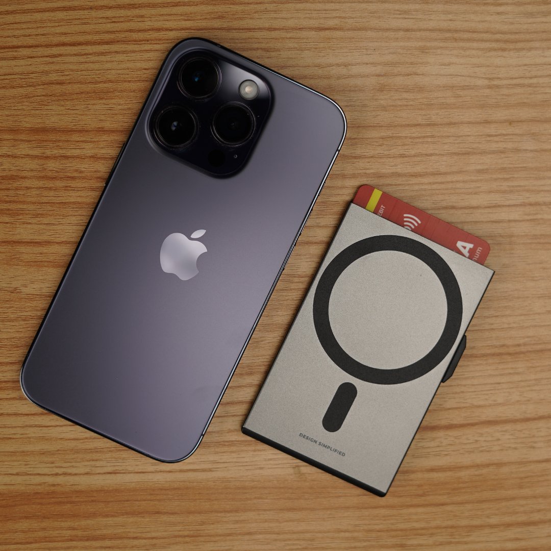 Bluepebble 3-Card Magnetic Holder with RFID Protection - Sleek and Secure BP-3CARRDMAG - Image 3