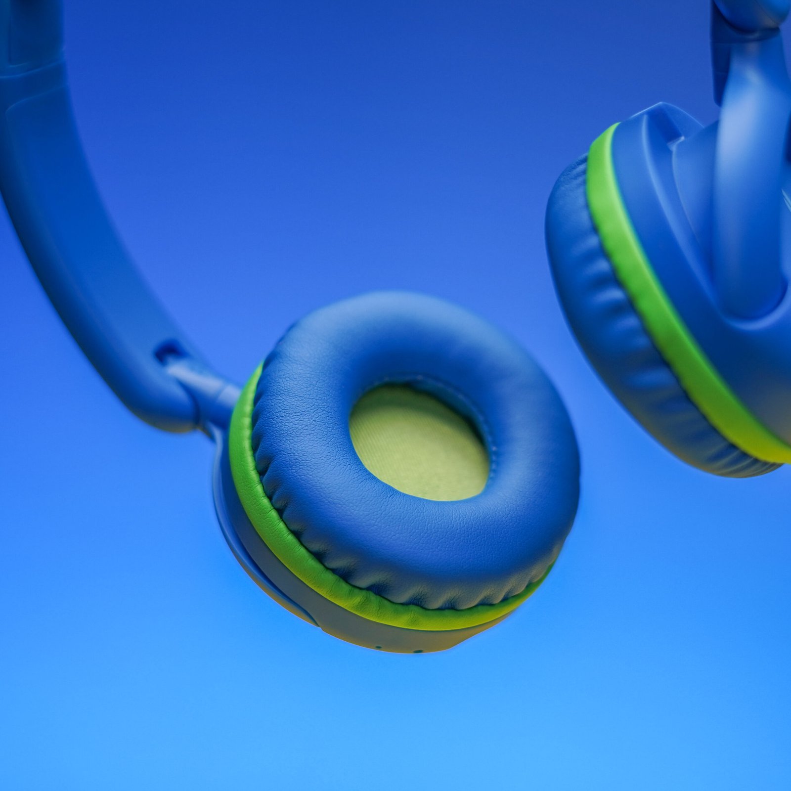 Bluepebble Kids Pulse Audio KD80 Wireless Headphones - Safe & Stylish BP-PAD80JNR - Image 10
