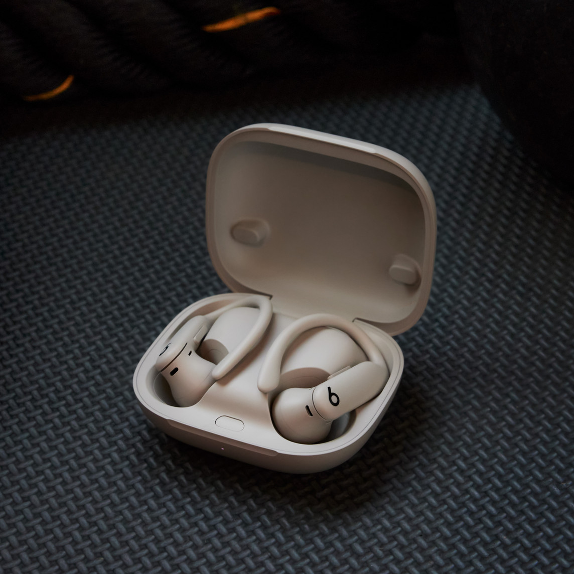 POWERBEATS PRO 2 HIGH PERFORMANCE EARBUDS QUICK SAND MX733 - Image 5