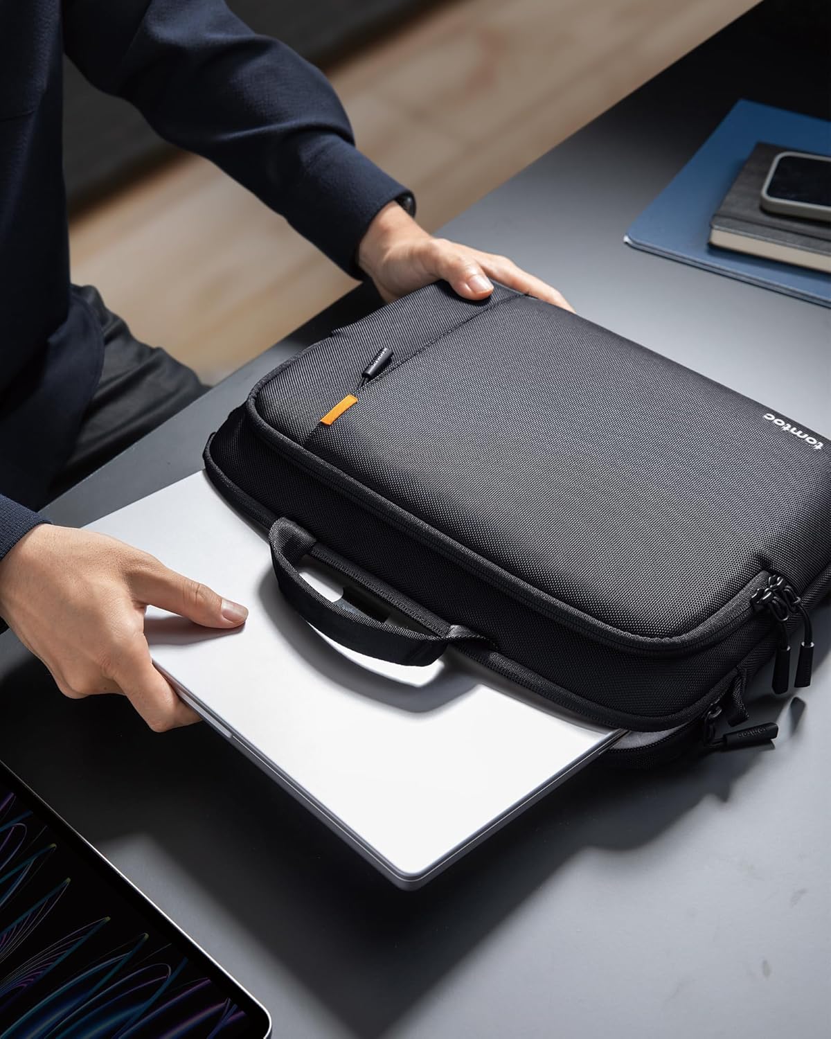 TOMTOC DEFENDER A30 15-16 INCH LAPTOP SHOULDER BAG BLACK A30F2D1 - Image 9