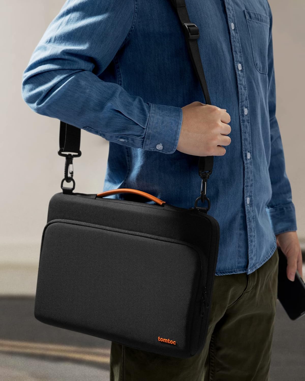 TOMTOC DEFENDER A40 16 INCH LAPTOP SHOULDER BAG BLACK A40F2D1 - Image 7