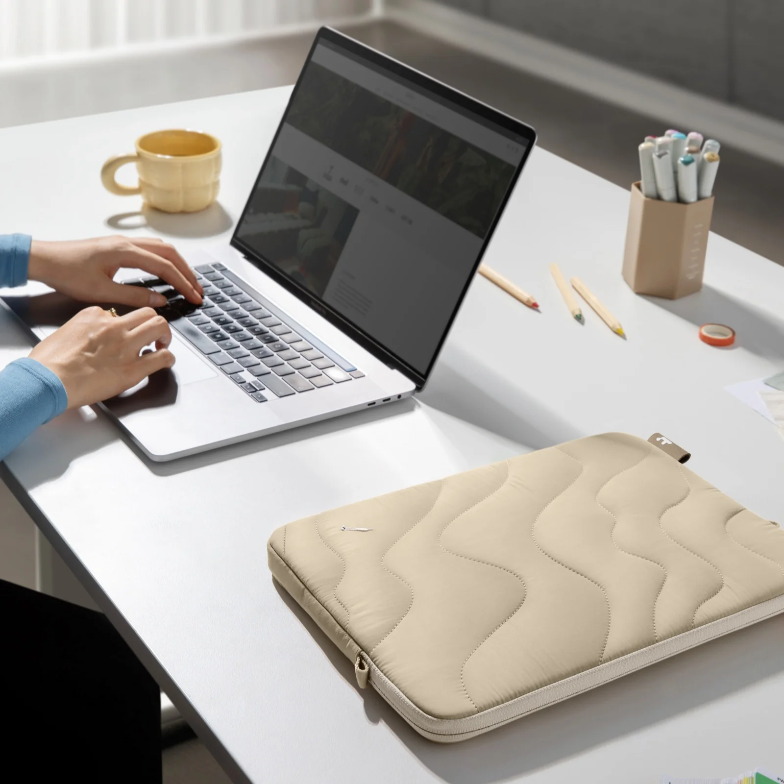 TOMTOC TERRA A27 14 INCH LAPTOP SLEEVE NATURAL SAND A27F2K2 - Image 12