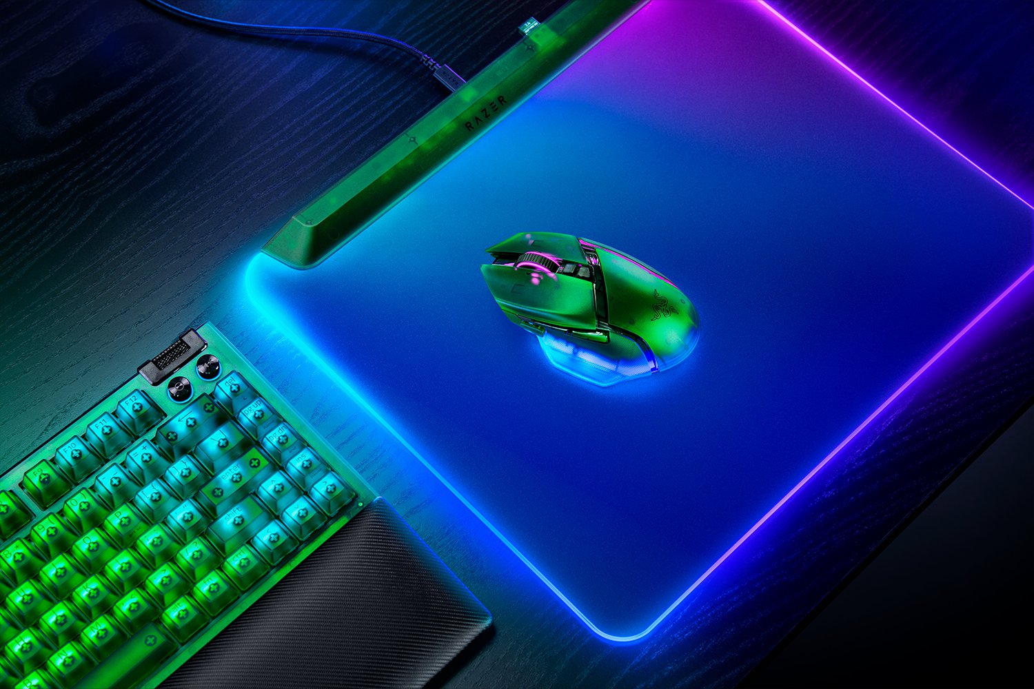 RAZER BASILISK V3 PRO ERGONOMIC WIRELESS GAMING MOUSE PHANTOM GREEN EDITION RZ01-05240300-R3G1 - Image 4