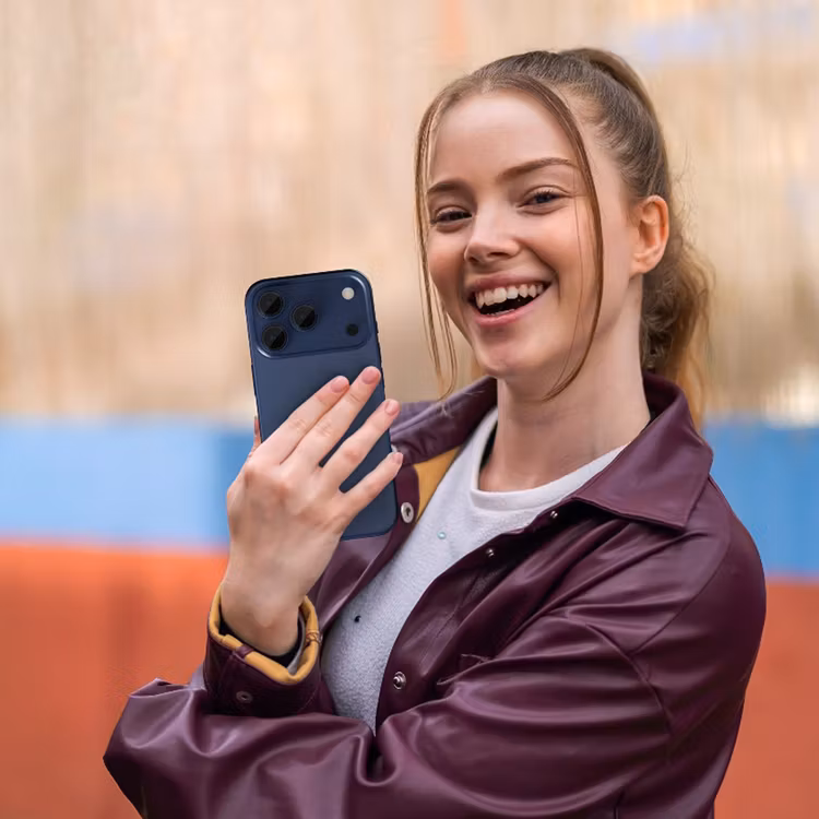 LEVELO LUCENTTRIO IPHONE 17 PRO/17 PRO MAX CAMERA LENS PROTECTOR DARK BLUE LVLLCTRIOL17PPMTTDBL - Image 3